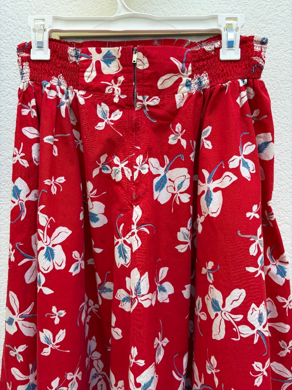 1950s-60s Hawaiian Cotton Skirt with Smocked Waist & Side Seam Pocket - Picture 4 of 15